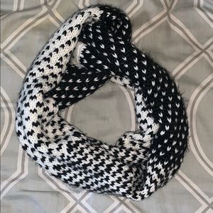 Knit scarf